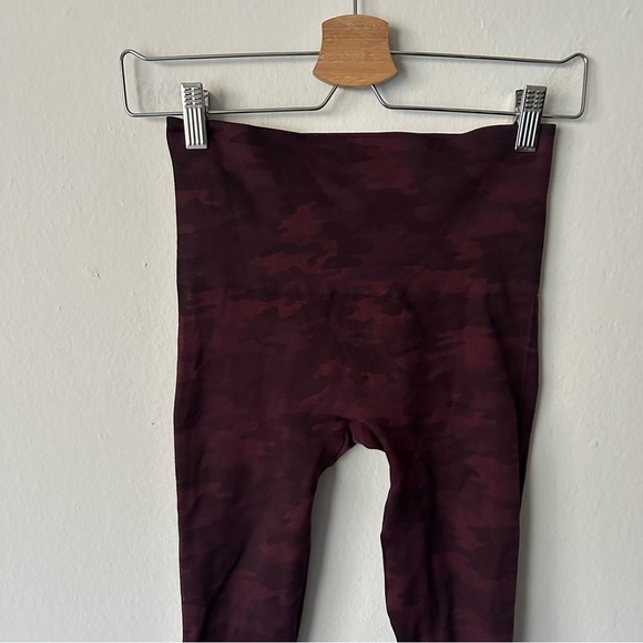 Spanx Burgundy Camoflauge Seamless Leggings Small - Picture 3 of 7